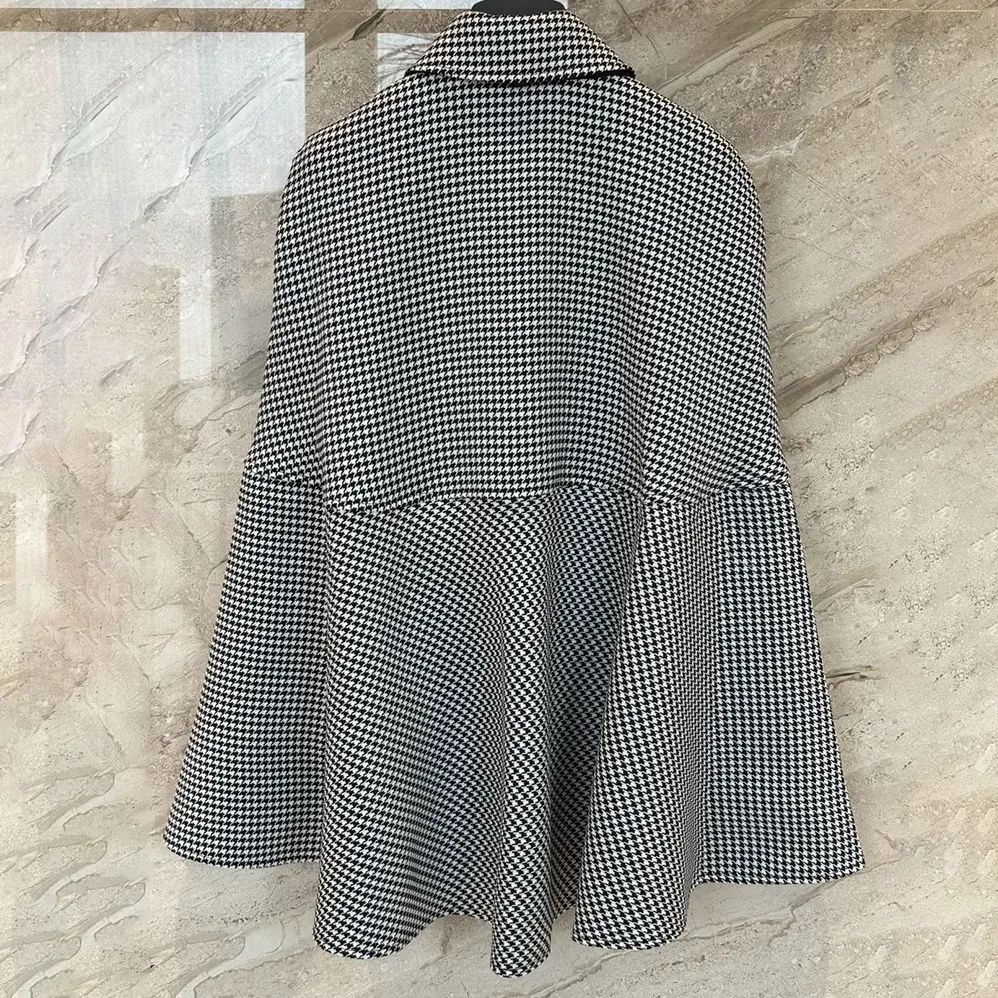 Dior Cape with Tied Neckline Black and White Houndstooth Silk-Virgin for Women in Wool Blend