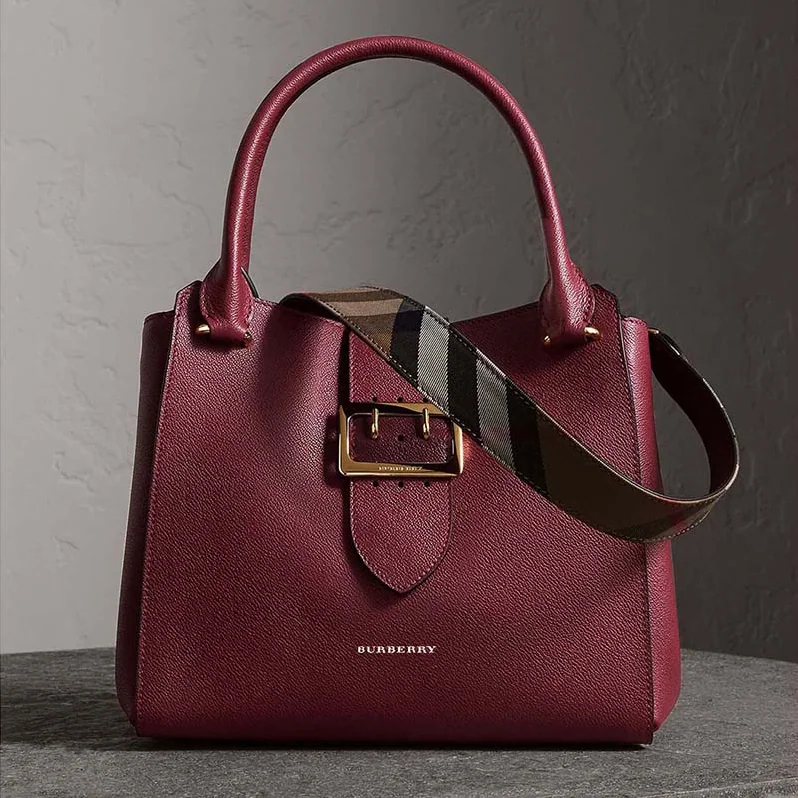Burberry Medium Buckle Tote in Grainy Leather in Maroon