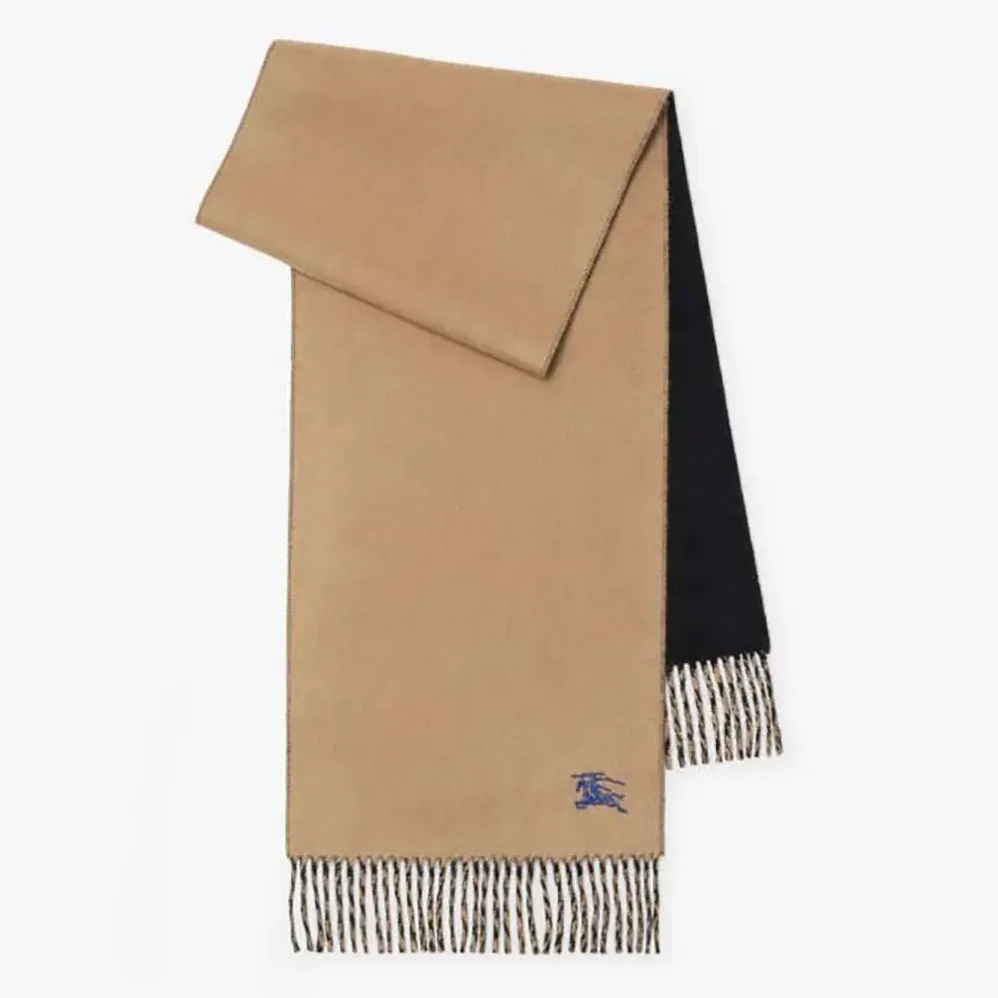 Burberry Reversible Cashmere Scarf for Unisex in Beige Burberry Reversible Cashmere Scarf for Unisex in Beige