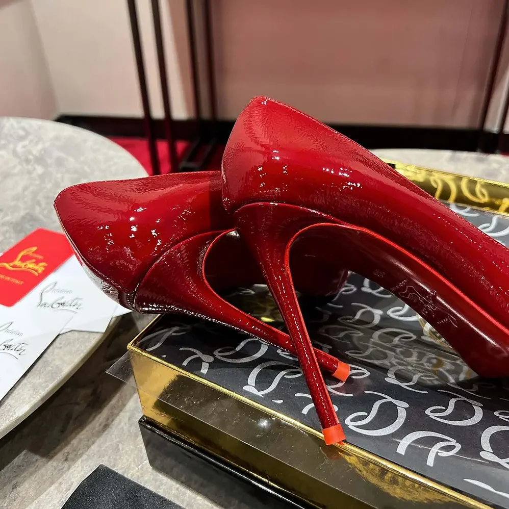 Christian Louboutin So Kate 120 mm Pumps Vog Patent Leather for Women in Red Christian Louboutin So Kate 120 mm Pumps Vog Patent Leather for Women in Red