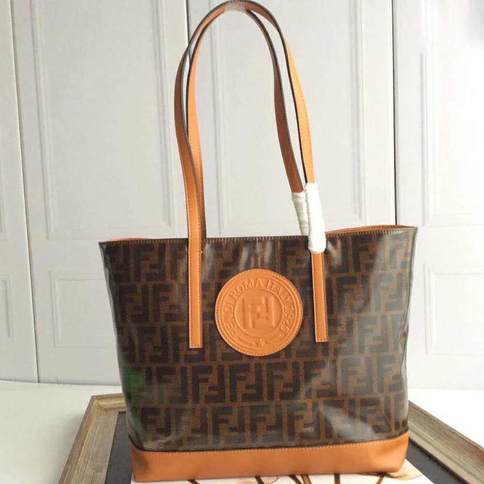 Fendi Shopping Logo Leather Shopper for Women in Brown