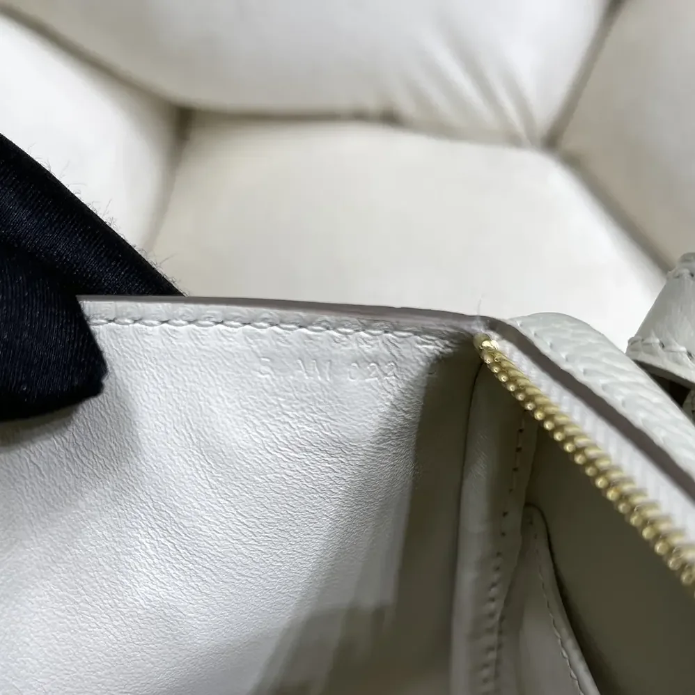 Hermes Lindy Mini 19 in Clemence Leather for Women in White/Gold