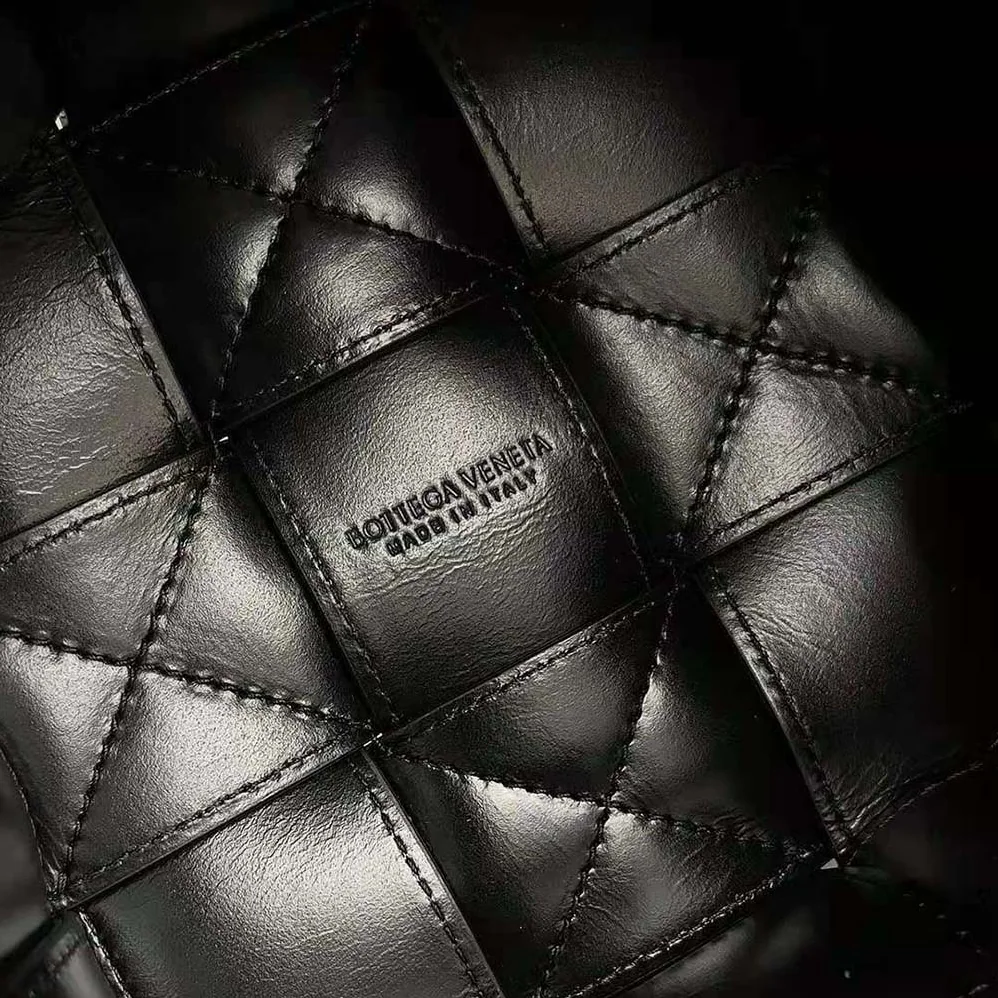 Bottega Veneta Small Cassette Bucket Bag in Lambskin Leather for Women in Black Bottega Veneta Small Cassette Bucket Bag in Lambskin Leather for Women in Black