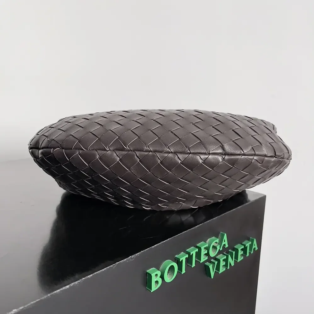 Bottega Veneta Small Jodie for Women in Chocolate Bottega Veneta Small Jodie for Women in Chocolate