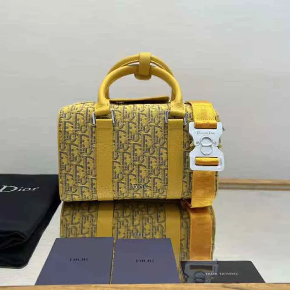 Dior Lingot 26 Bag Gold for Men in Tone Dior Oblique Jacquard