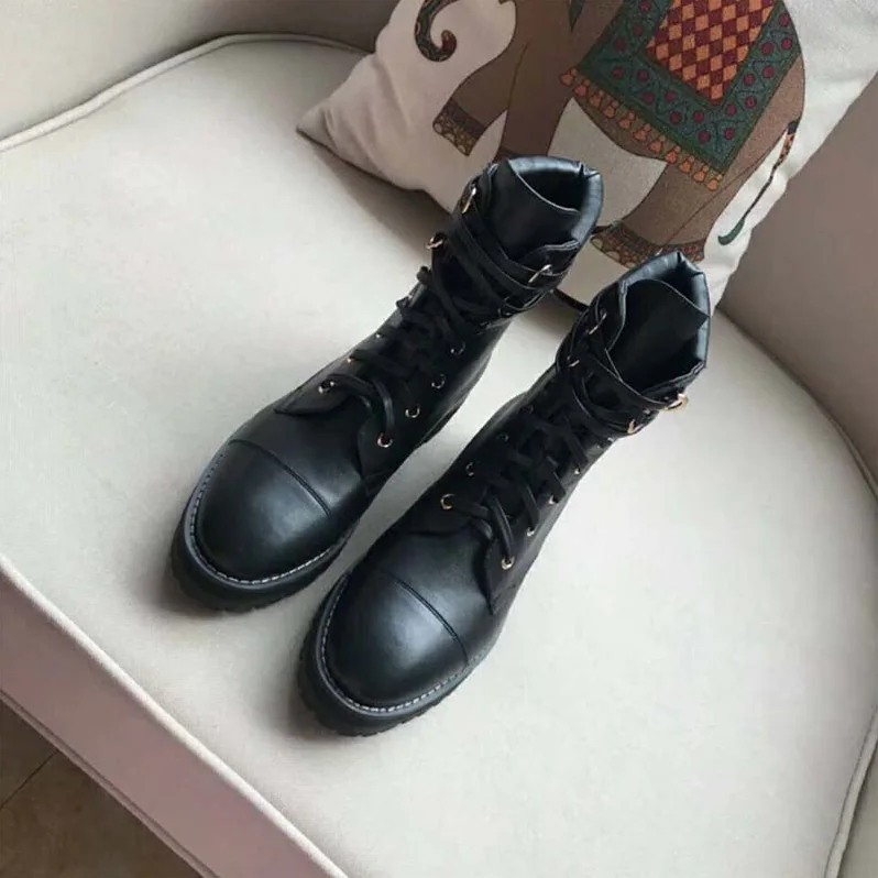 Stuart Weitzman Shoes The Strummer Boot 40mm Heel Hight for Women in Black
