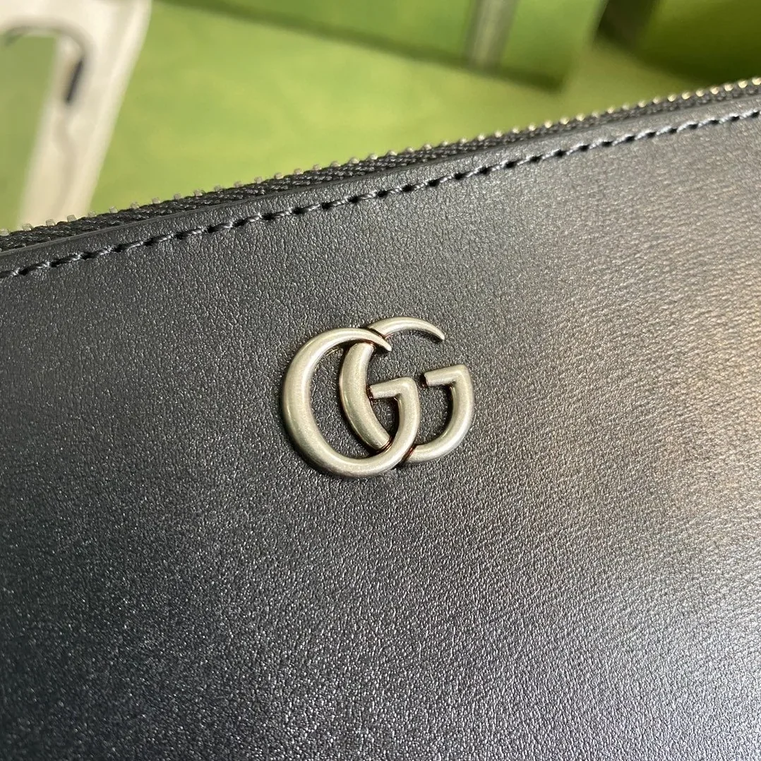 Gucci Marmont Pouch / Black Silver Toned Hardware GG Gucci Marmont Pouch / Black Silver Toned Hardware GG