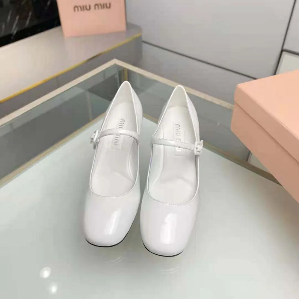 Miu Miu Patent Leather Pumps with Metal Lettering Logo for Women in White Miu Miu Patent Leather Pumps with Metal Lettering Logo for Women in White
