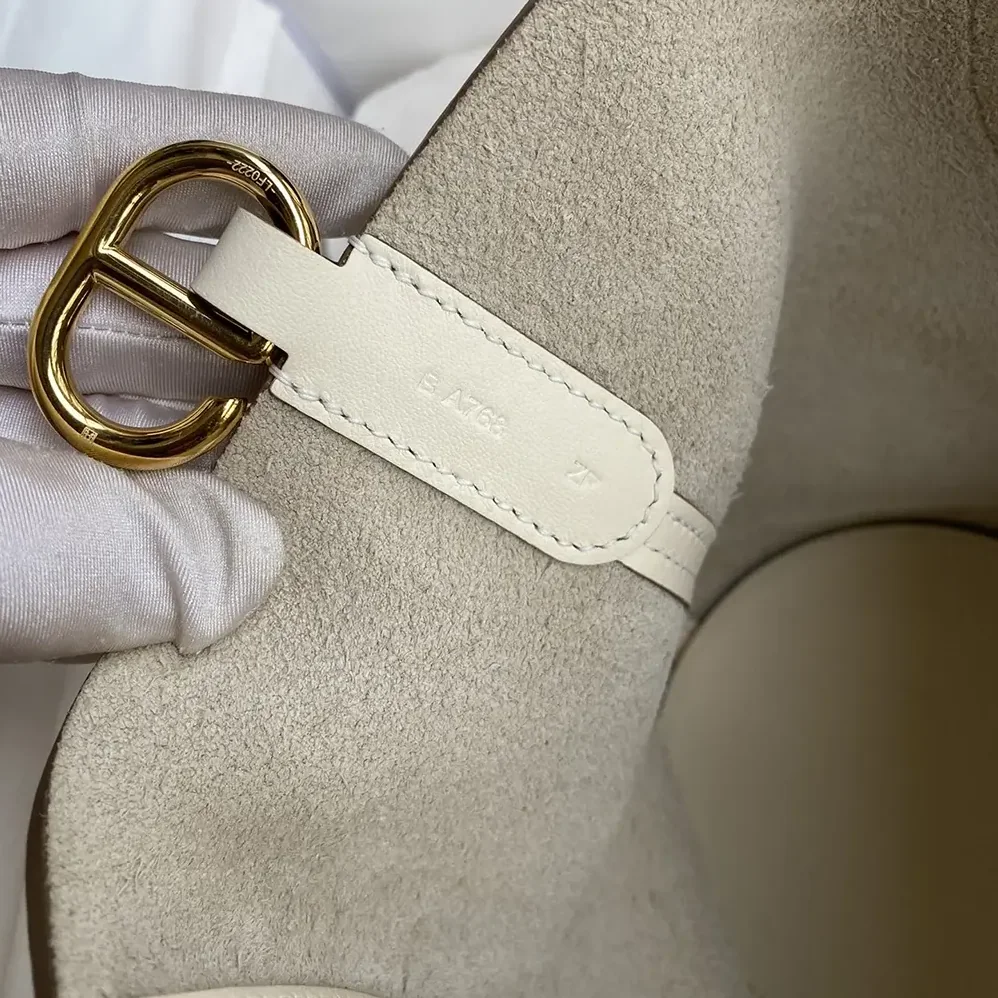 Hermes In the Loop 18 Handbag Clemence Leather for Women in White/Gold
