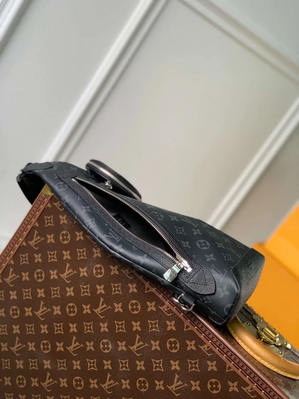 Louis Vuitton Duo Slingbag Black / Louis Vuitton Duo Slingbag Black /