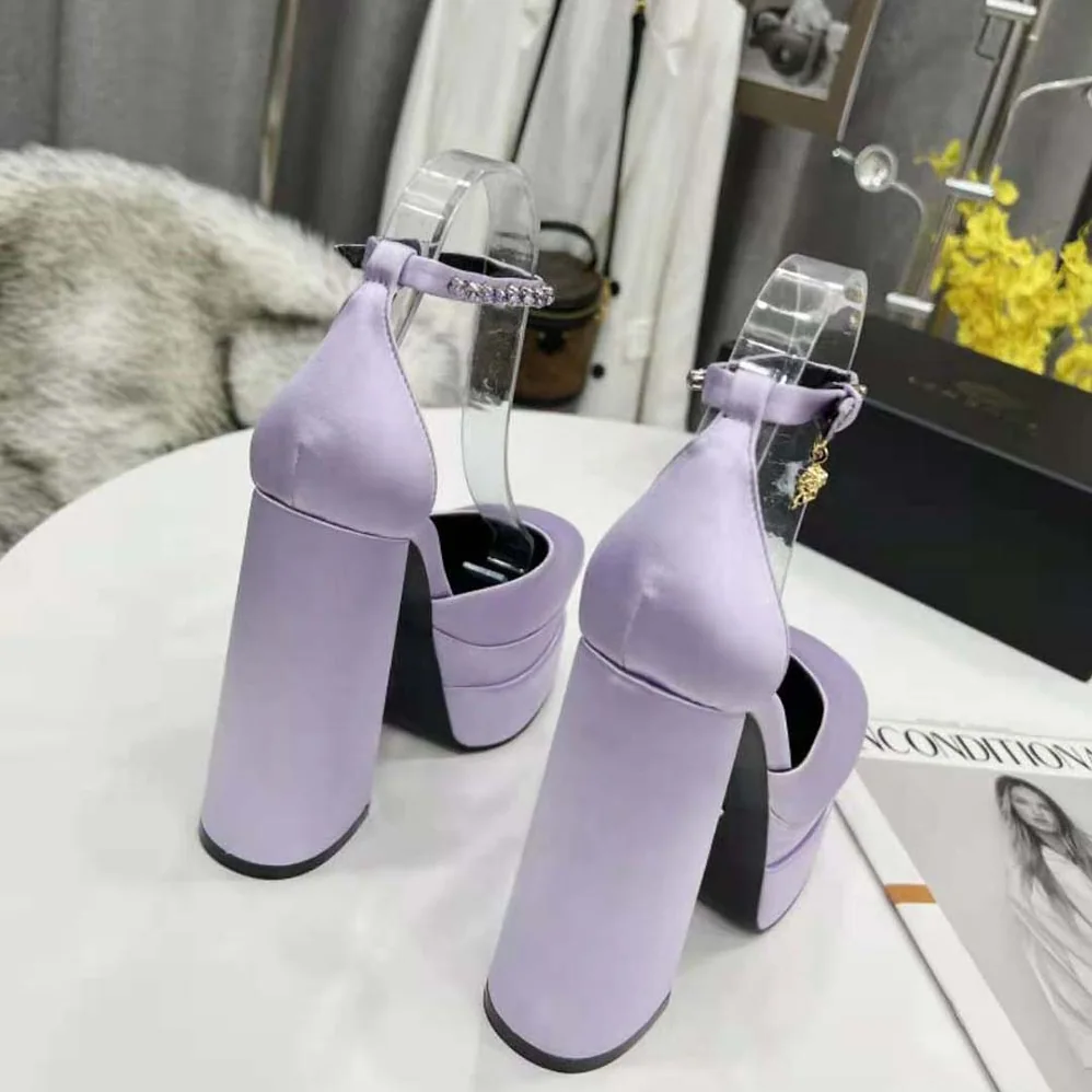Versace Medusa Aevitas Platform Pumps in 15.5cm Heel Hight for Women in Purple