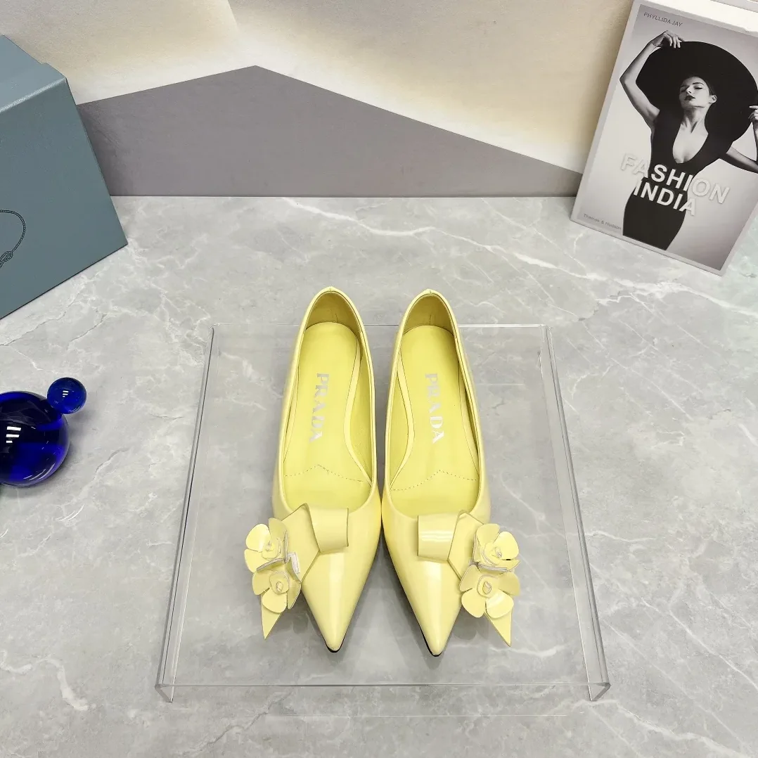 Prada Patent Pumps Yellow Prada Patent Pumps Yellow