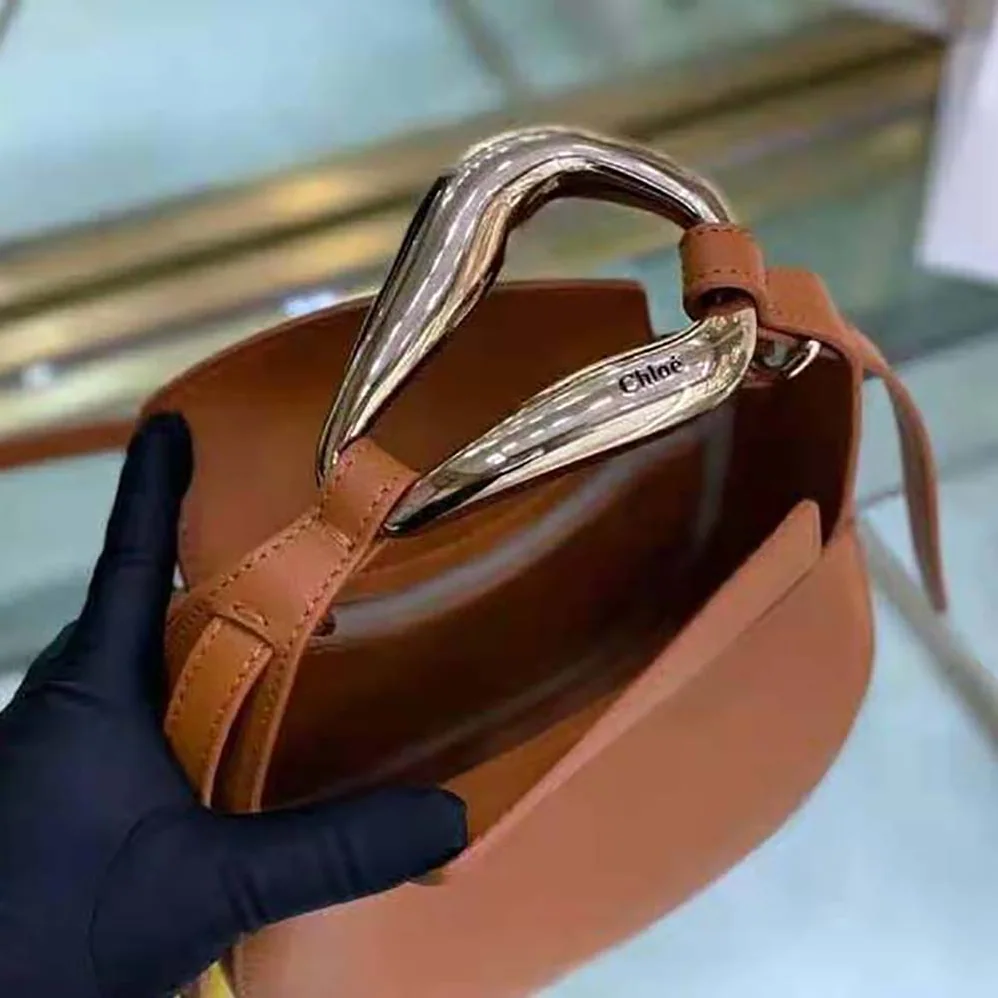 Chloe Kiss Small Purse in Small Grain Calfskin for Women in Brown