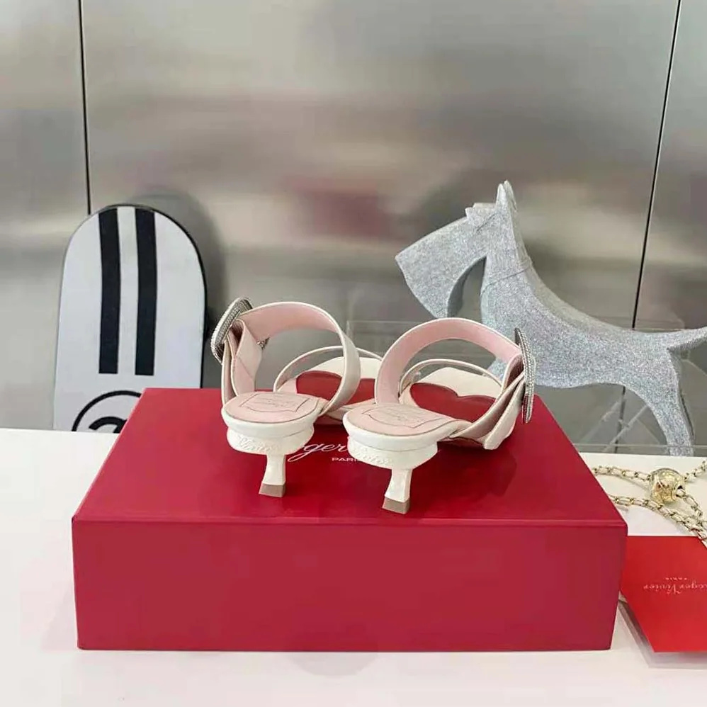 Roger Vivier Viv Choc Side Strass Buckle Mules in Leather for Women in White