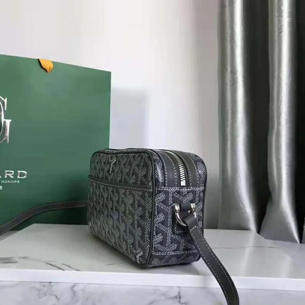 Goyard Cap-vert Pm Bag for Unisex in Gray Goyard Cap-vert Pm Bag for Unisex in Gray