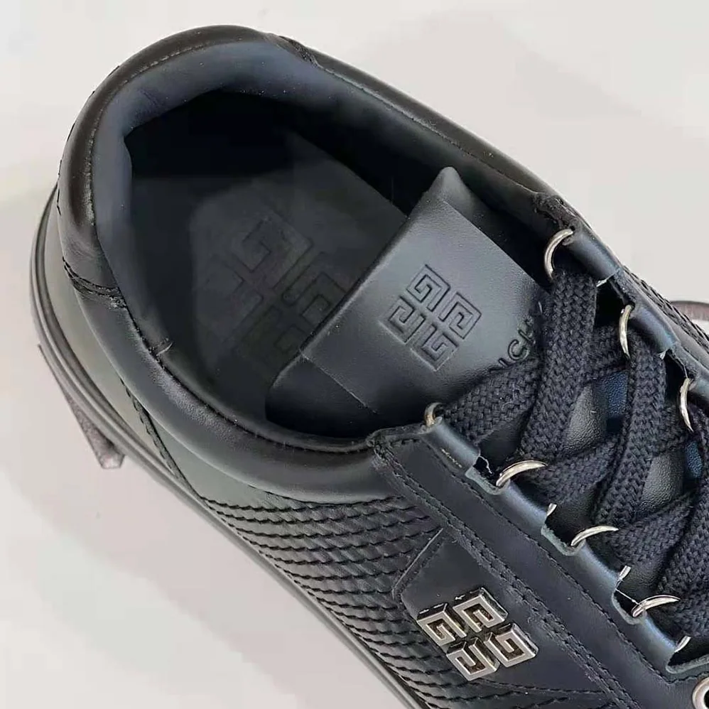 Givenchy G4 Sneakers in Leather for Men in Black