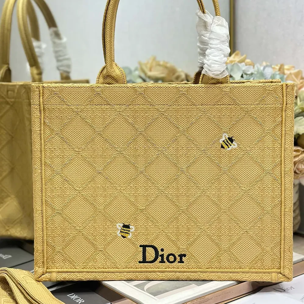Dior Medium Dior Book Tote with Strap Natural Cannage Raffia for Women in Effect Embroidery Dior Medium Dior Book Tote with Strap Natural Cannage Raffia for Women in Effect Embroidery