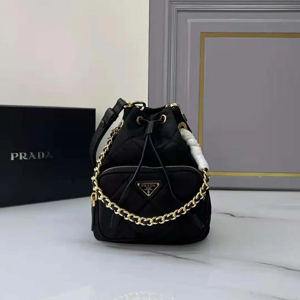 Prada Re-Edition 1995 Chaîne Re for Women in Nylon Shoulder Bag Prada Re-Edition 1995 Chaîne Re for Women in Nylon Shoulder Bag