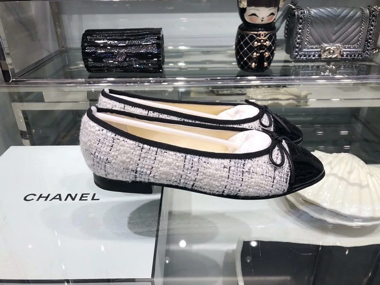 Chanel Ballerina Flats Tweed & Grosgrain Calfskin Leather Fall in Winter Collection Grey/Black