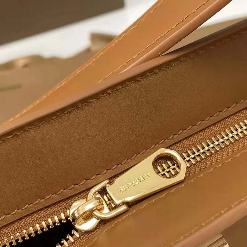 Burberry Leather TB Shoulder Bag for Women in Brown Burberry Leather TB Shoulder Bag for Women in Brown