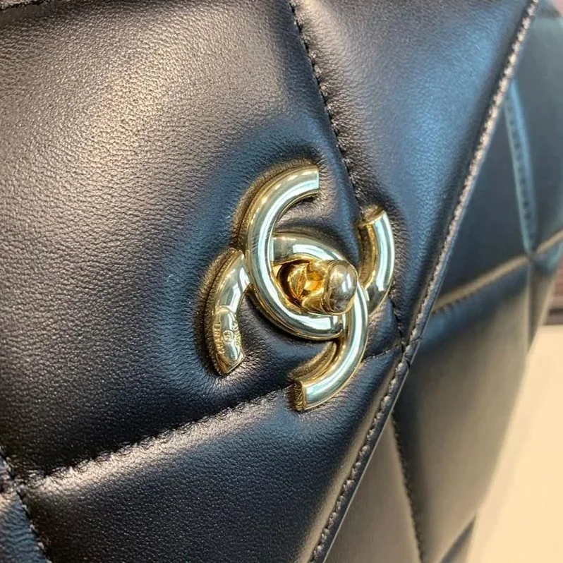Chanel CC Shoulder Bag in Black Gold Hardware Chanel CC Shoulder Bag in Black Gold Hardware