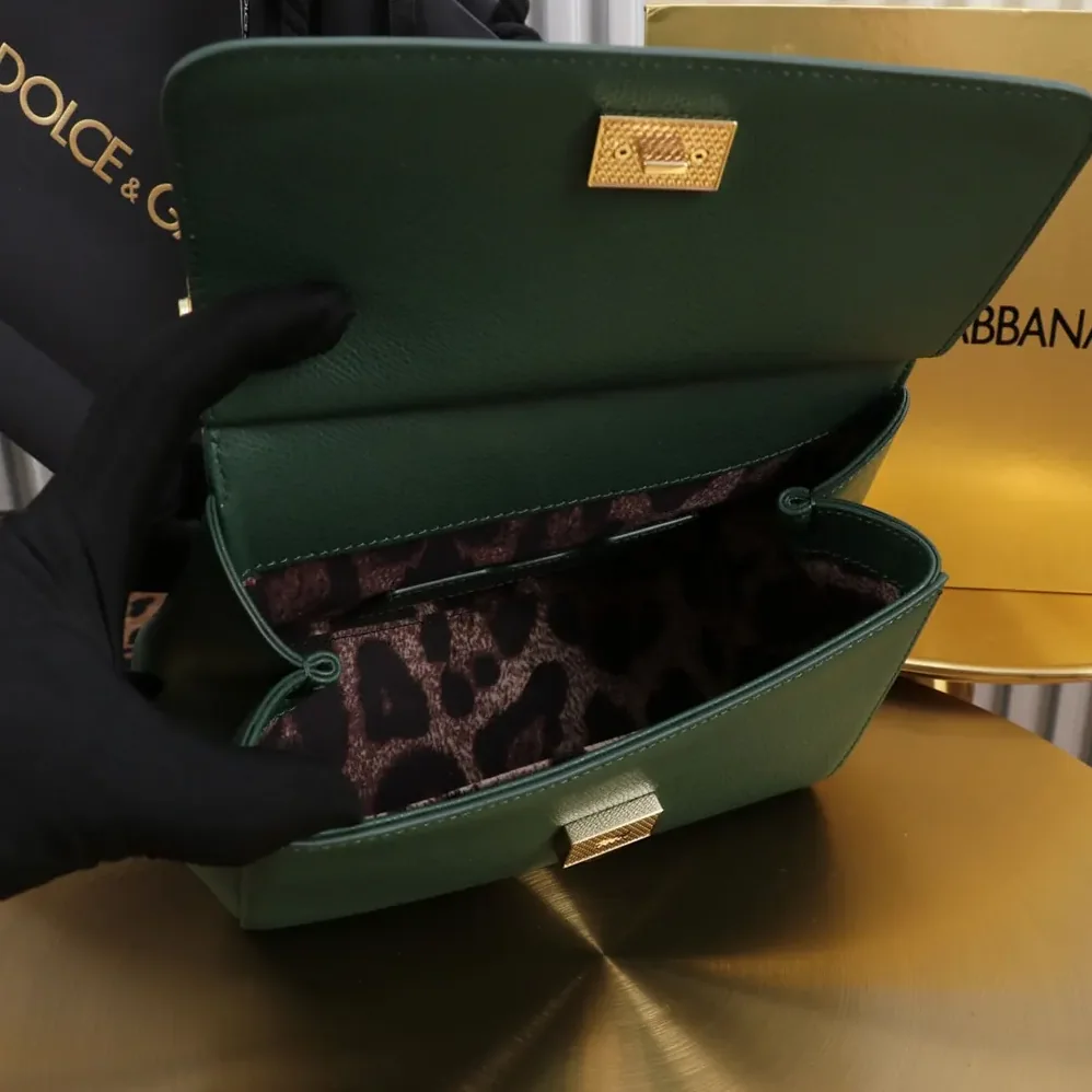 Dolce Gabbana D&G Small Sicily Handbag in Dauphine Calfskin for Women in Green Dolce Gabbana D&G Small Sicily Handbag in Dauphine Calfskin for Women in Green
