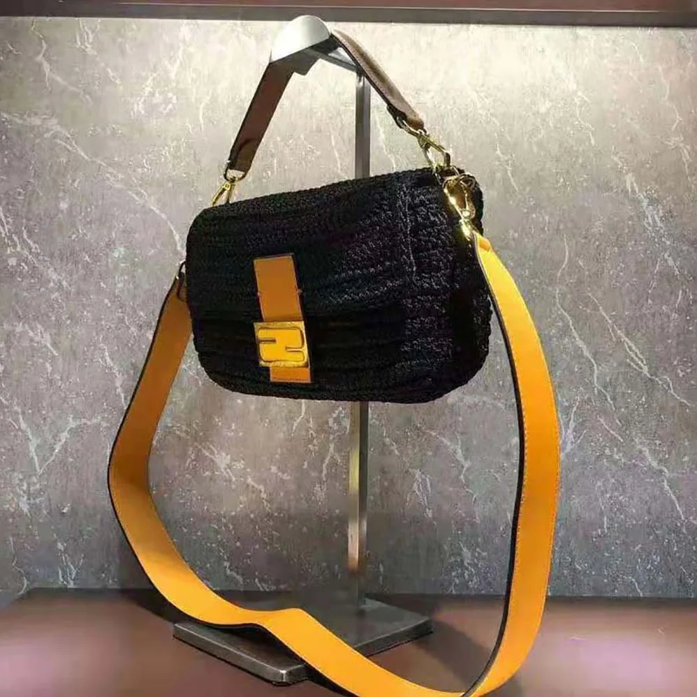 Fendi Baguette Bag in Traditional Cotton Crochet Bag for Women in Black