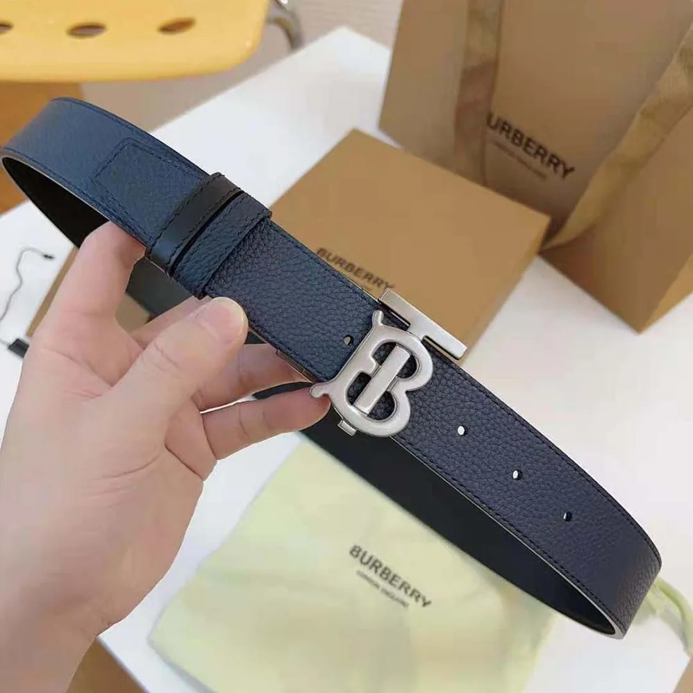 Burberry Reversible Leather TB Belt for Men in Navy Burberry Reversible Leather TB Belt for Men in Navy
