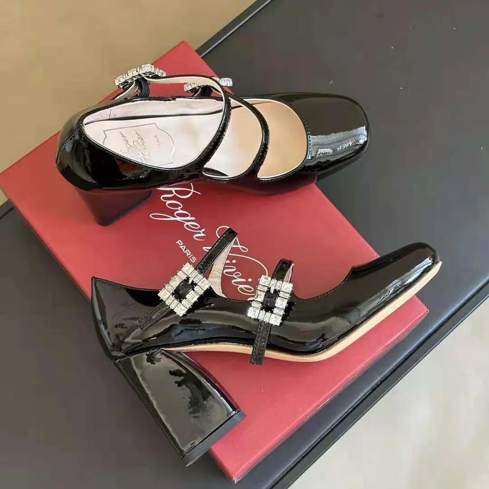 Roger Vivier Trés Vivier Strass Buckle Mini Babies Pumps in Patent Leather for Women Roger Vivier Trés Vivier Strass Buckle Mini Babies Pumps in Patent Leather for Women