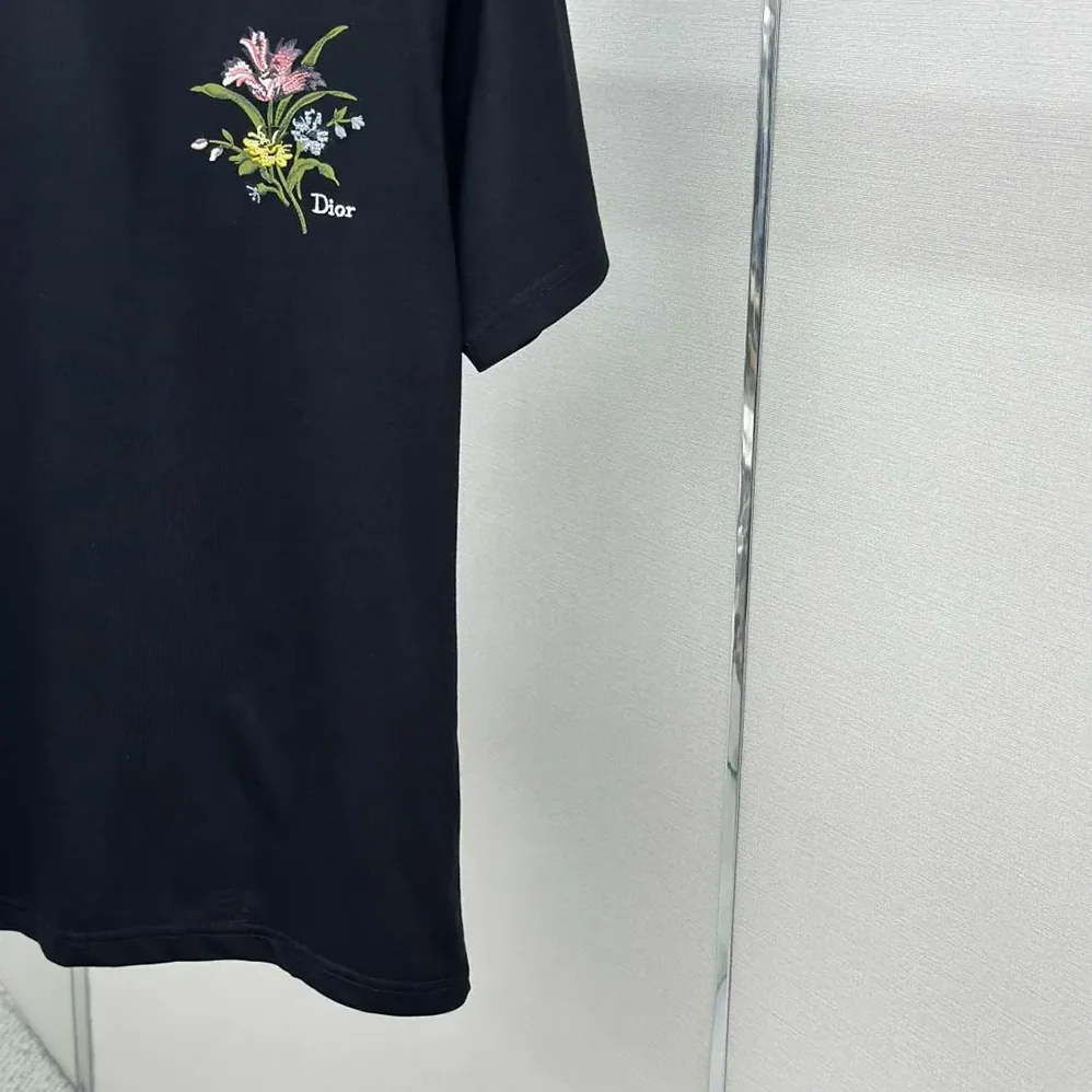 Dior T-Shirt with Dior Secret Garden Motif Relaxed Fit Black Cotton Jersey for Women Dior T-Shirt with Dior Secret Garden Motif Relaxed Fit Black Cotton Jersey for Women