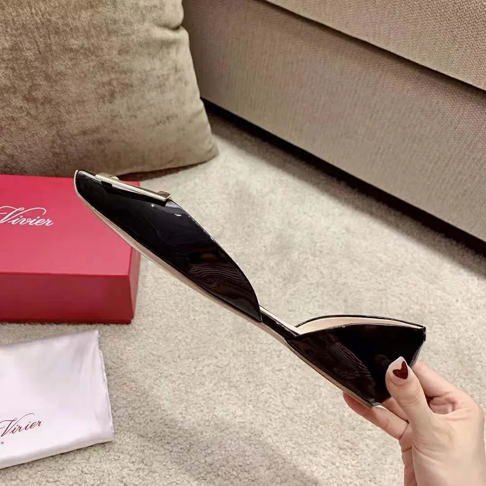 Roger Vivier Trompette Dorsay Metal Buckle Ballerinas in Patent Leather for Women in Black Roger Vivier Trompette Dorsay Metal Buckle Ballerinas in Patent Leather for Women in Black