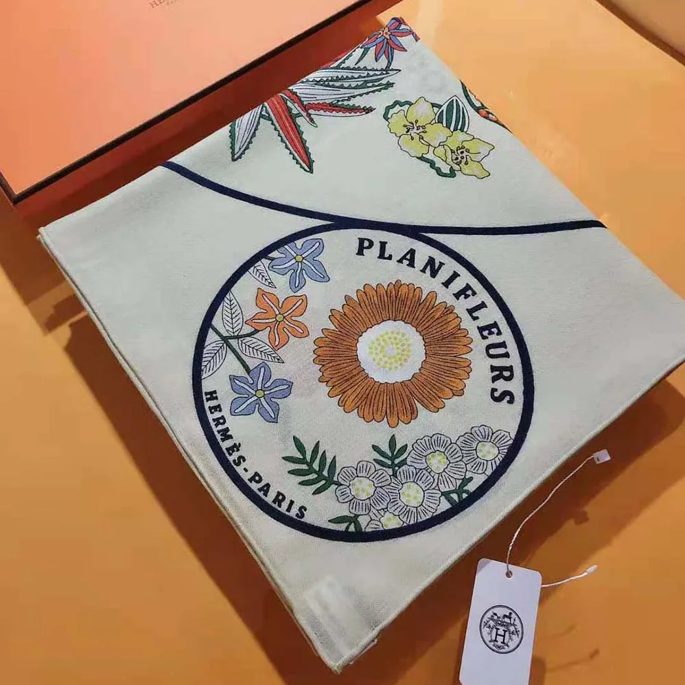 Hermes Planifleurs Scarf 90 for Women in White Hermes Planifleurs Scarf 90 for Women in White