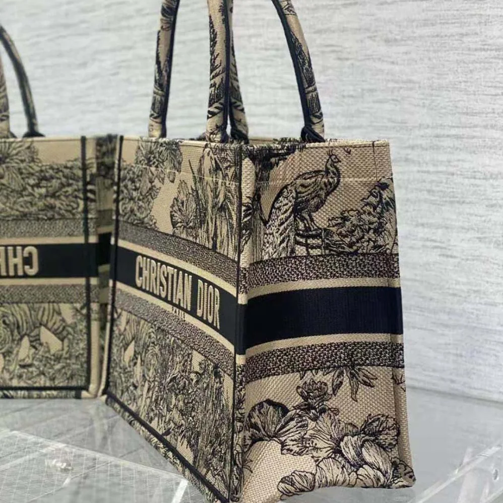 Dior Medium Dior Book Tote Beige Multicolor Toile de Jouy Voyage Embroidery for Women Dior Medium Dior Book Tote Beige Multicolor Toile de Jouy Voyage Embroidery for Women