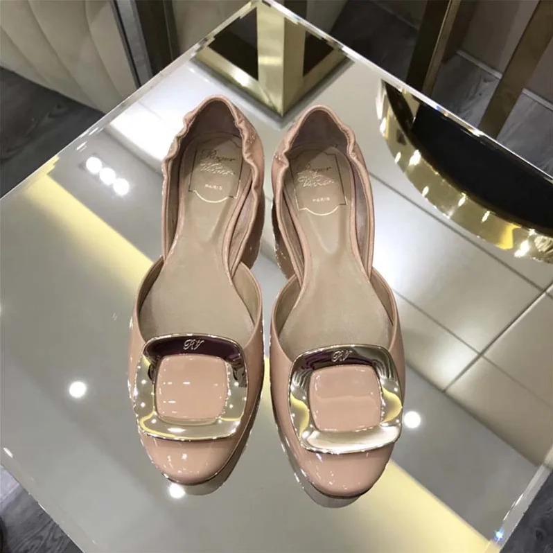 Roger Vivier Chips Ballerinas Patent Leather for Women in Sandy Roger Vivier Chips Ballerinas Patent Leather for Women in Sandy