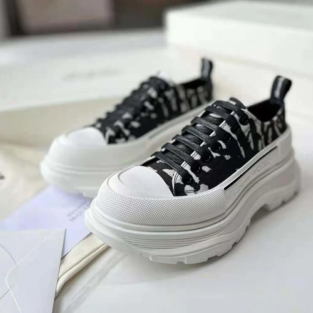 Alexander Mcqueen McQueen Graffiti Tread Slick Lace for Unisex in up in Black/White
