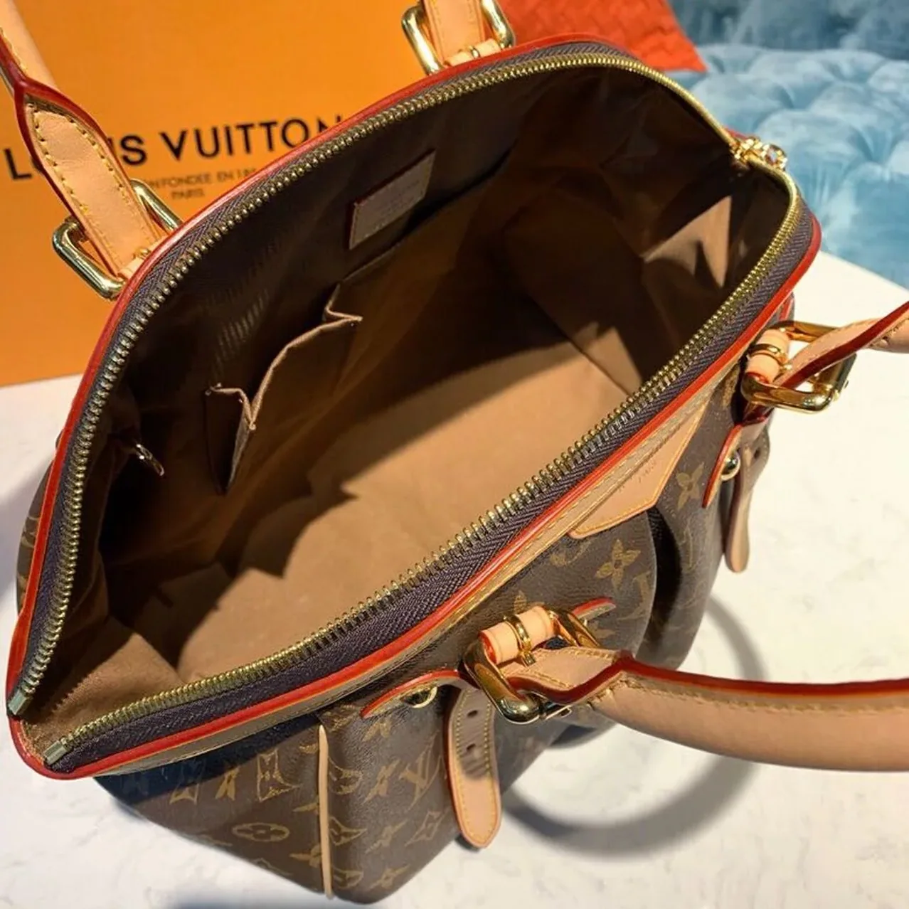 Louis Vuitton Tivoli Tote Bag Monogram Canvas Louis Vuitton Tivoli Tote Bag Monogram Canvas