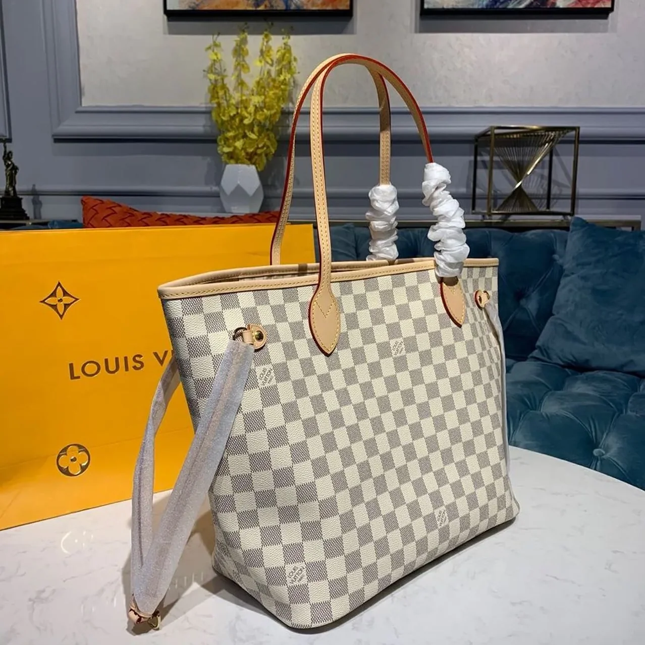 Louis Vuitton Neverfull MM Tote Bag / Beige Damier Azur Canvas Gold Hardware Louis Vuitton Neverfull MM Tote Bag / Beige Damier Azur Canvas Gold Hardware