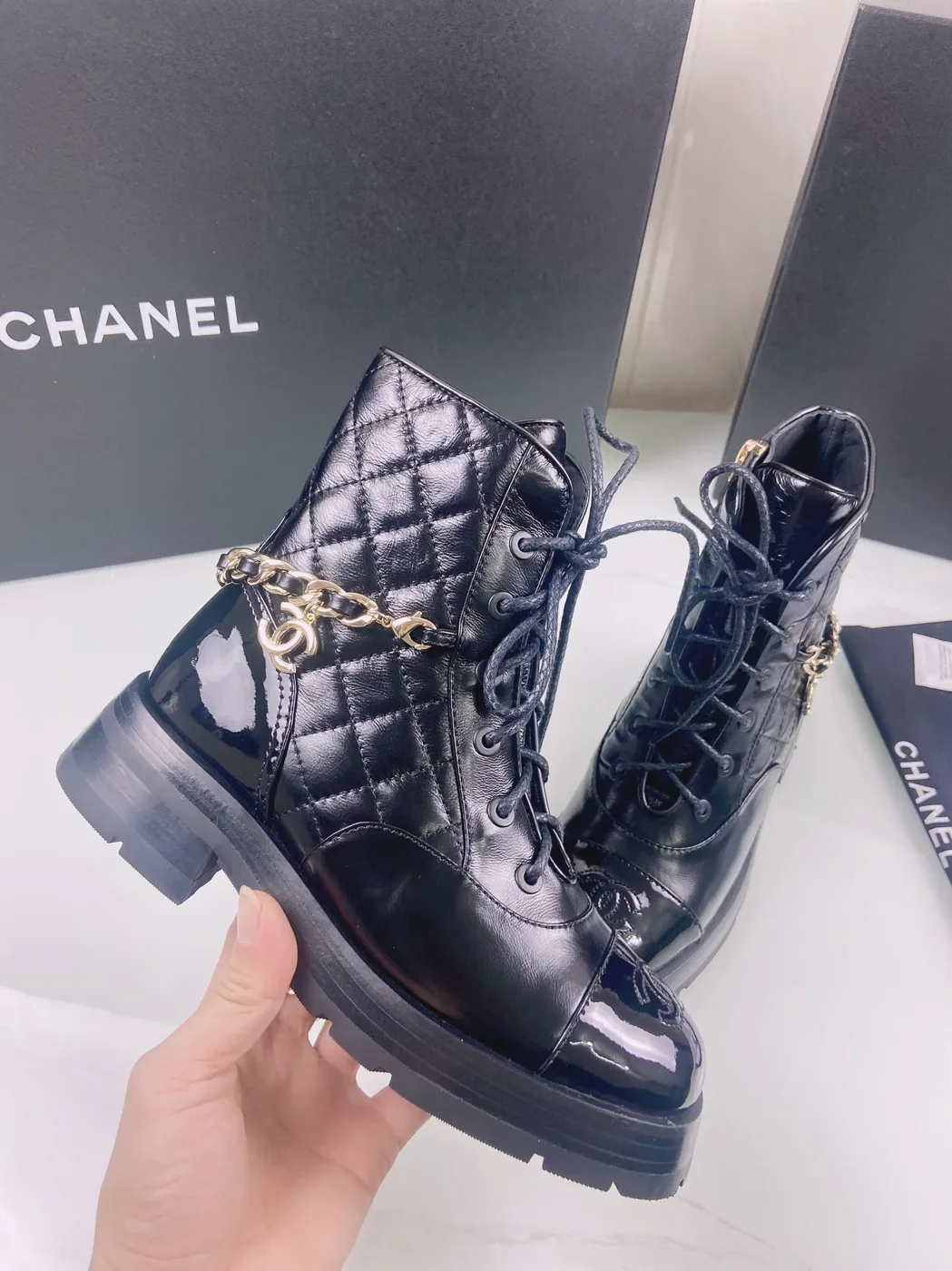 Chanel Lace in Ups Black /