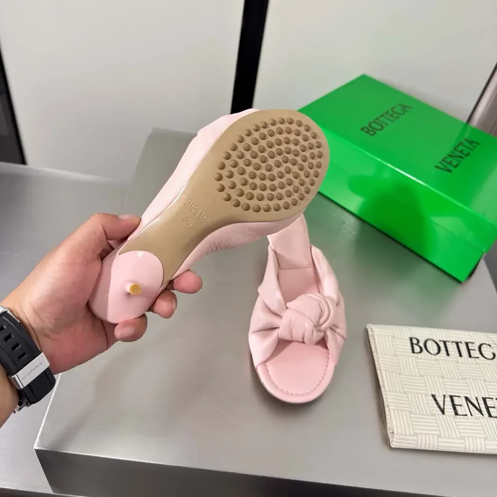 Bottega Veneta Cherry Mule in Supple Nappa Leather for Women in Blush