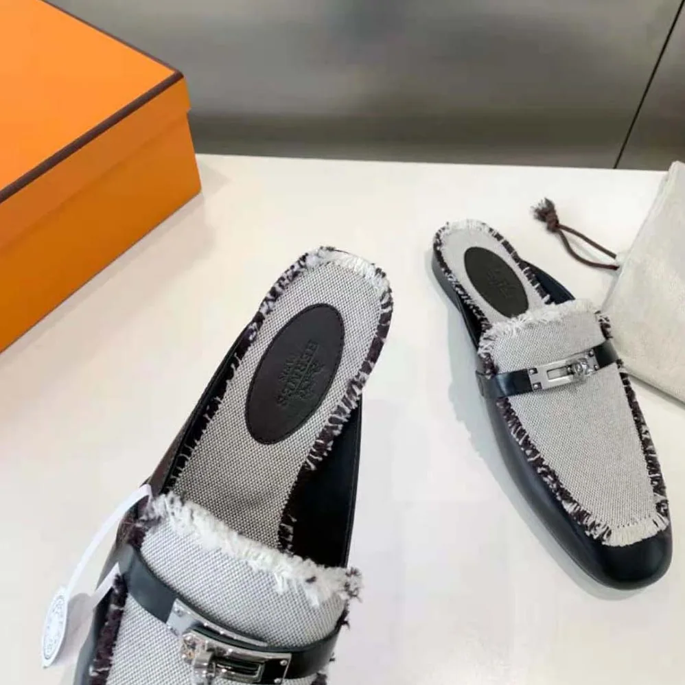 Hermes OZ Mule in Calfskin Leather for Women in Black