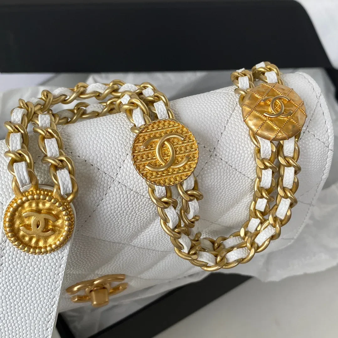 Chanel Small Flap Bag Gold Hardware White / Chanel Small Flap Bag Gold Hardware White /