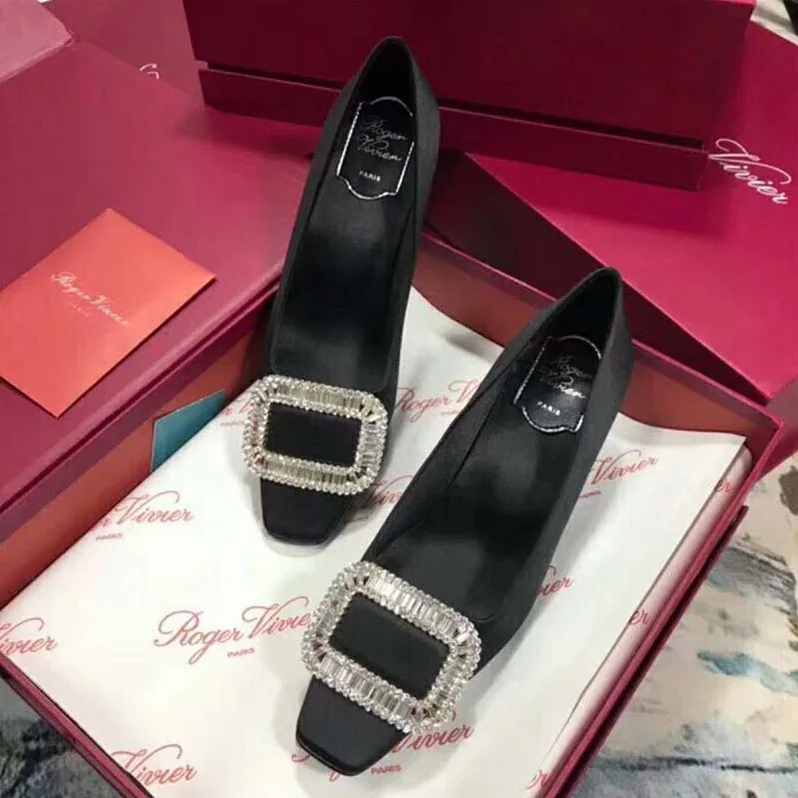 Roger Vivier Belle Vivier Pumps Silk Satin 4.5cm Heel for Women in Black Roger Vivier Belle Vivier Pumps Silk Satin 4.5cm Heel for Women in Black