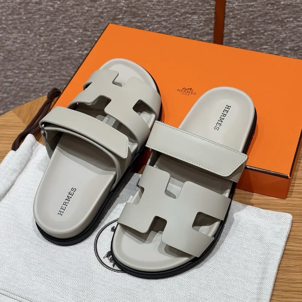 Hermes Chypre Sandal for Unisex in Beige Nomade Hermes Chypre Sandal for Unisex in Beige Nomade