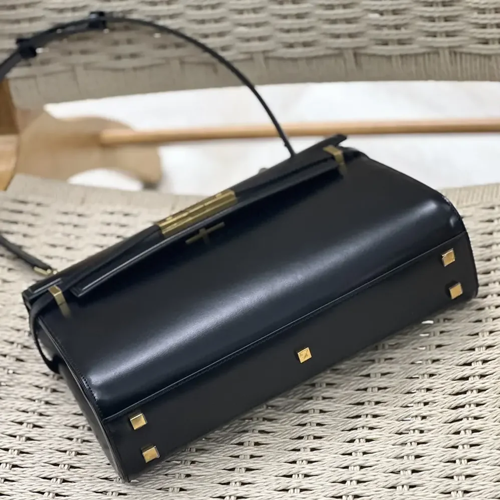 Saint Laurent YSL Manhattan Top-handle in Box Saint Laurent for Women in Black Saint Laurent YSL Manhattan Top-handle in Box Saint Laurent for Women in Black