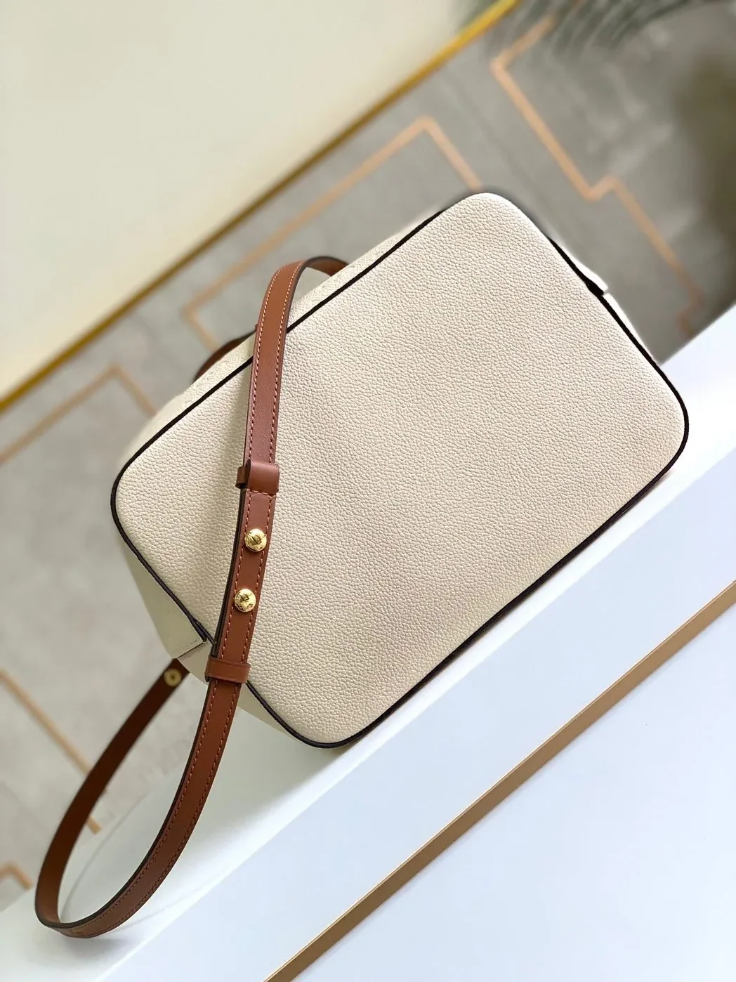Louis Vuitton NeoNoe MM Bucket Bag Monogram Empreinte Creme