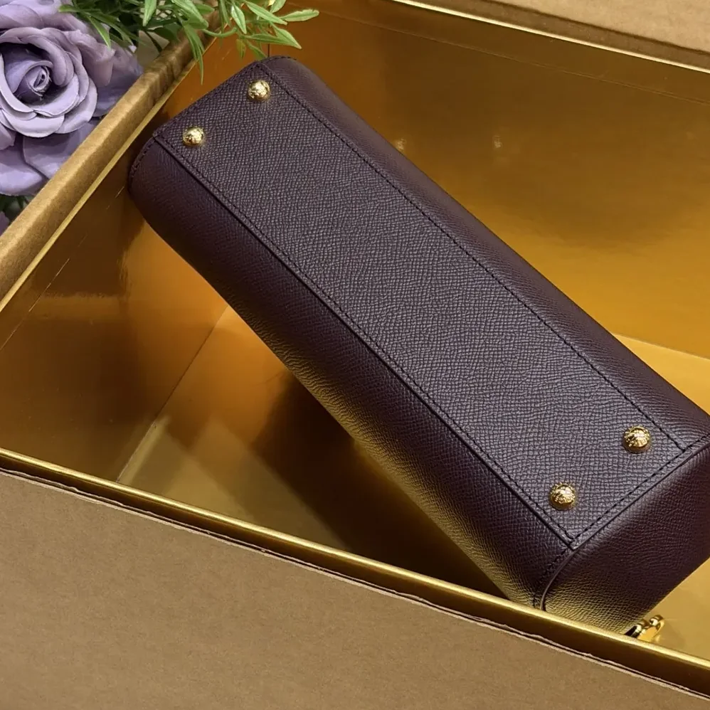 Dolce Gabbana D&G Medium Sicily Handbag in Dauphine Ccalfskin for Women in Purple Dolce Gabbana D&G Medium Sicily Handbag in Dauphine Ccalfskin for Women in Purple