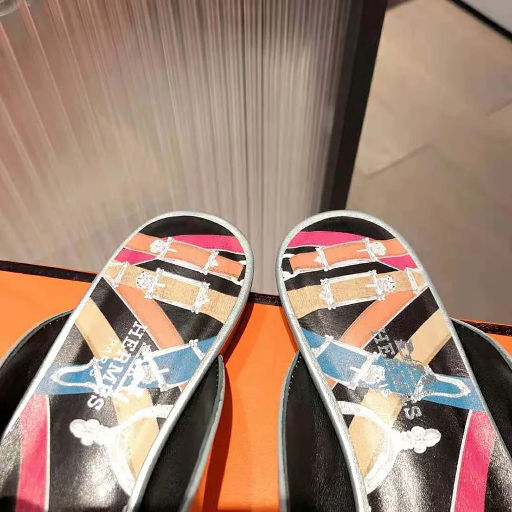 Hermes Catena Mule Mule in Supple Goatskin for Women in Silver Hermes Catena Mule Mule in Supple Goatskin for Women in Silver