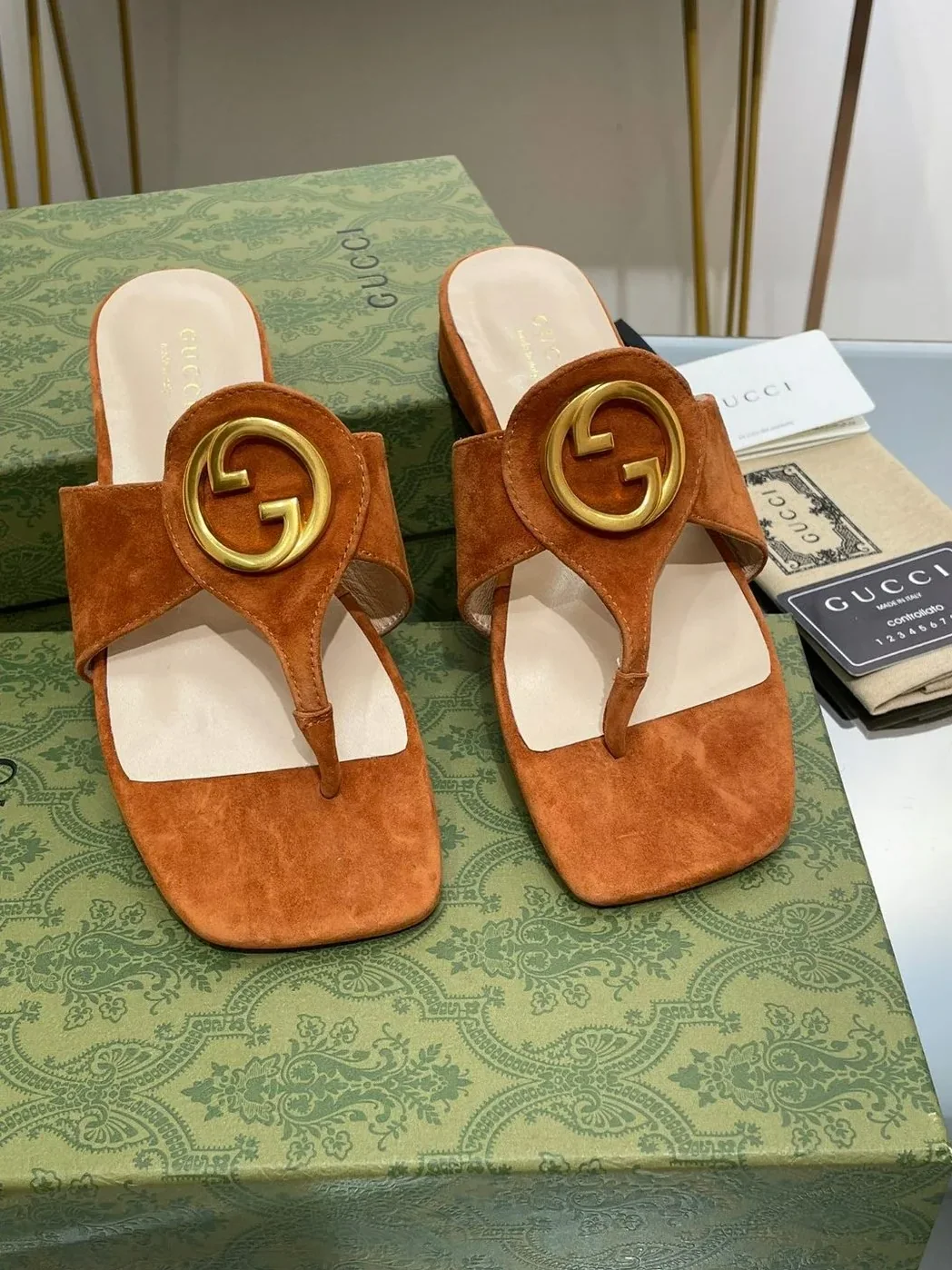 Gucci Blondie Thong Sandal In Soft Brown