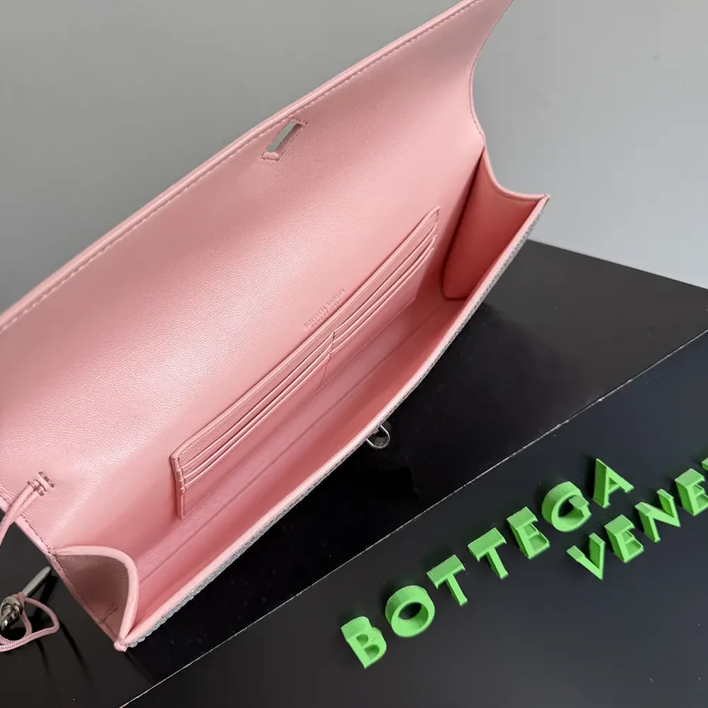 Bottega Veneta Andiamo Clutch for Women in Rose
