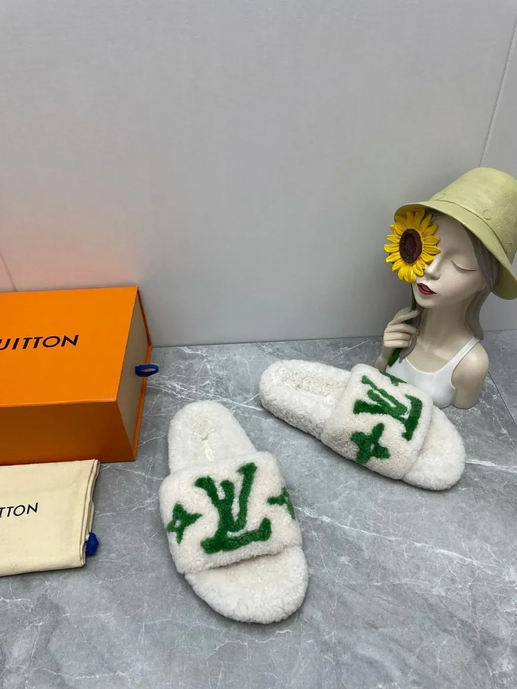 Louis Vuitton Paseo Flat Comfort Mule Green Louis Vuitton Paseo Flat Comfort Mule Green